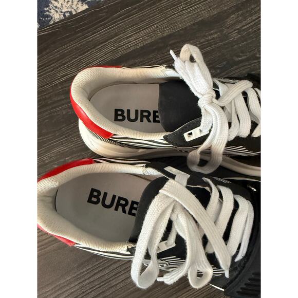 Burberry Men\'s Ramsey Zebra Low Top Sneakers Sz. 40
